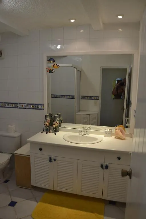 Cancun Beach Escape Condo 0*,  멕시코