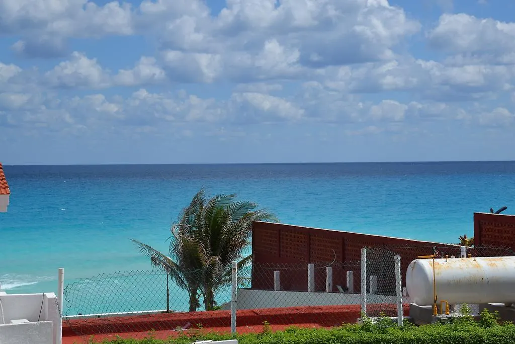 Cancun Beach Escape Condo 아파트