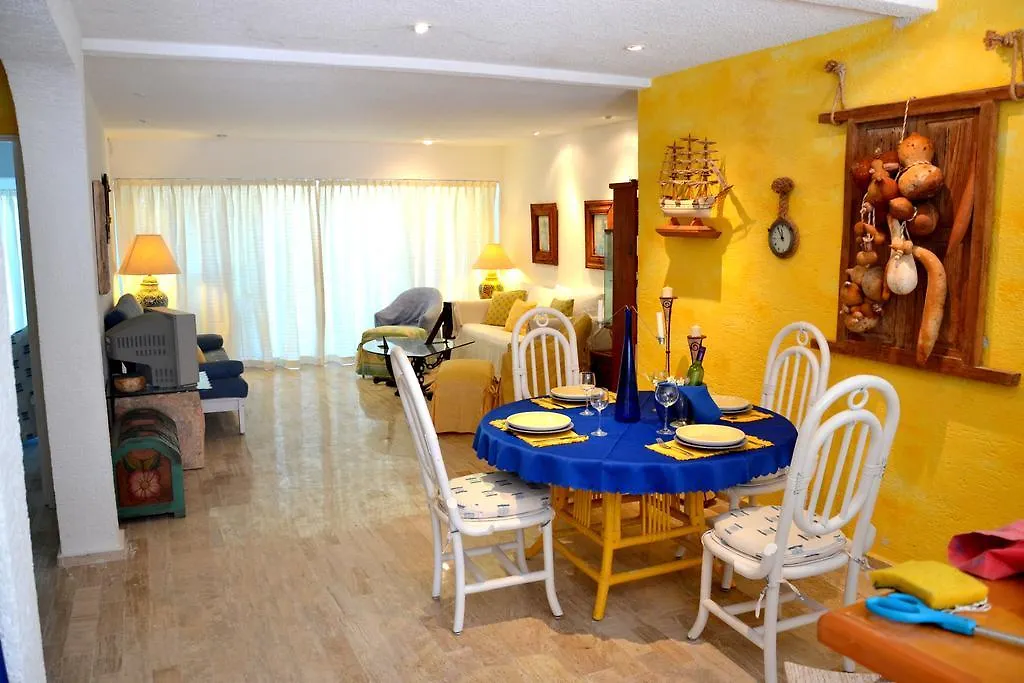 Cancun Beach Escape Condo 아파트