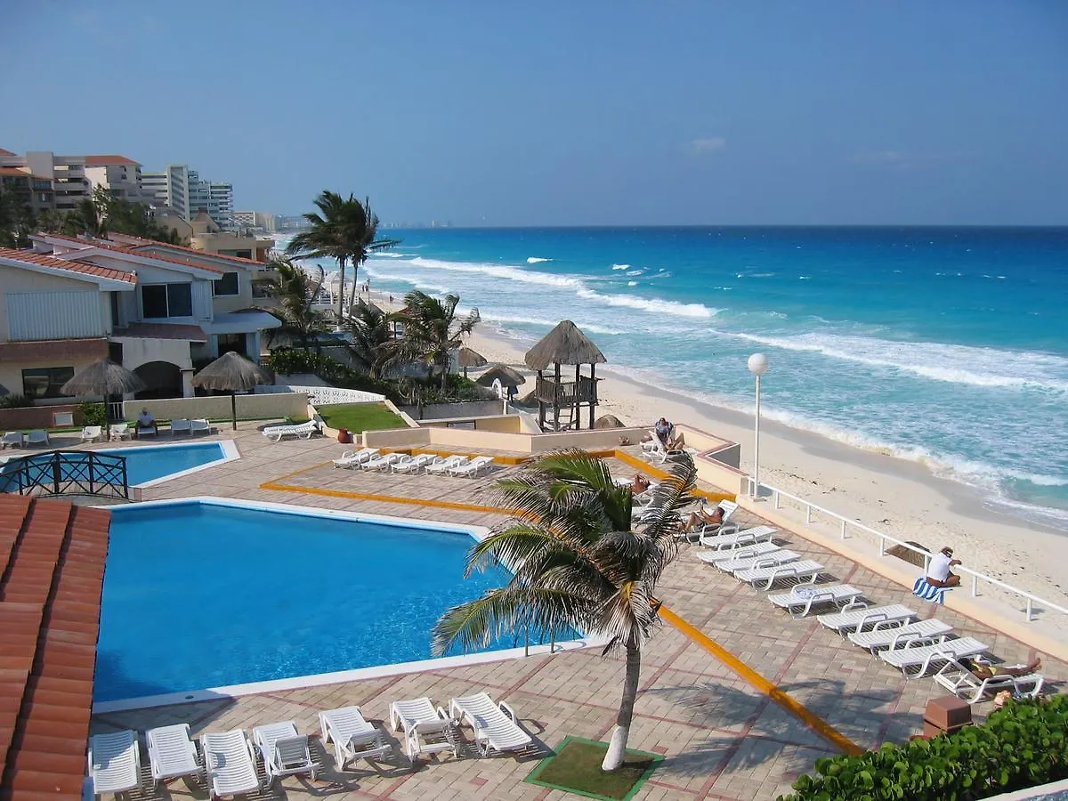 Cancun Beach Escape Condo 0*,  멕시코